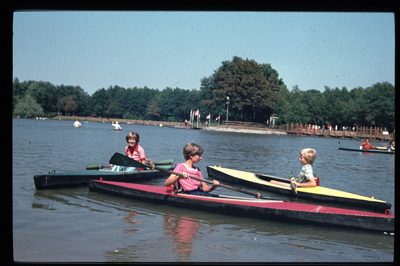 32.Efteling aug 1976 Brigitte,Marion,Peter.JPG